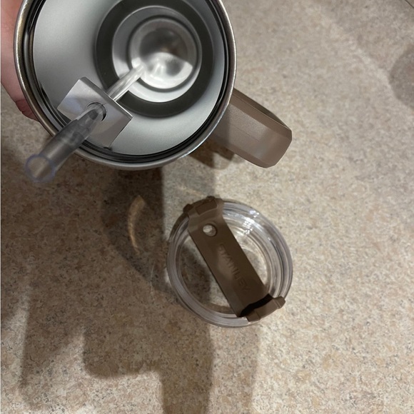 Stanley 40 oz in the color (COAL) not sold anymore grey brown - Picture 4 of 7